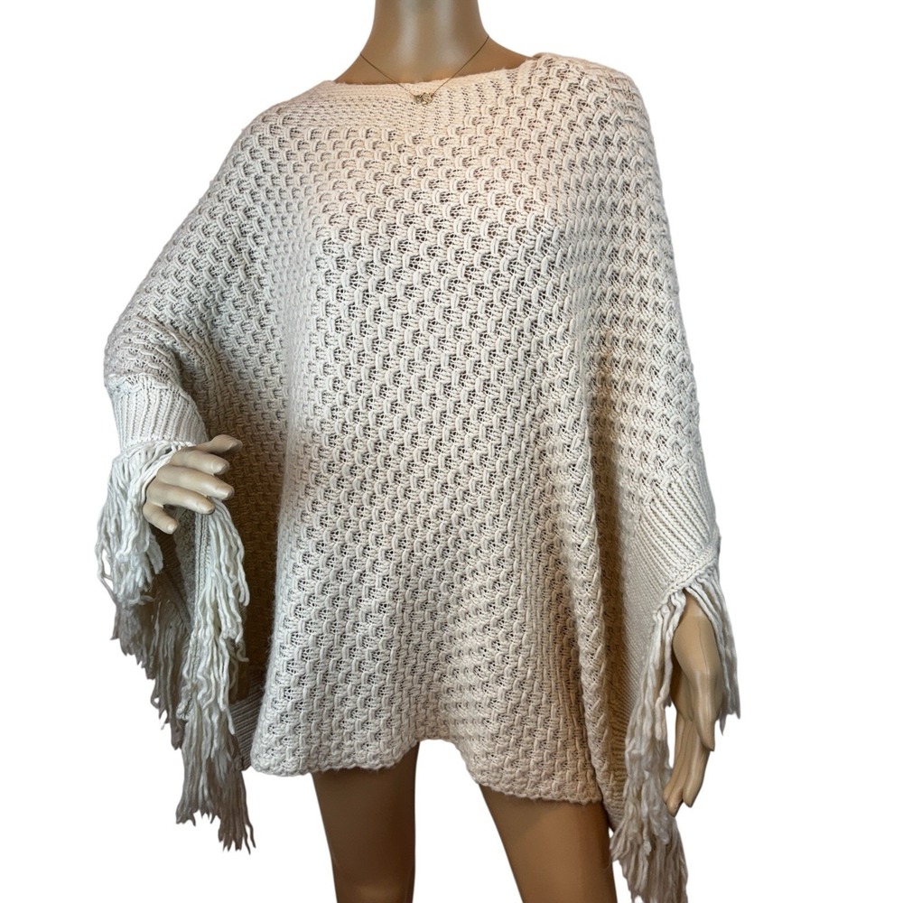 elan anthropologie white and cream knit tassel cozy poncho‎ one size